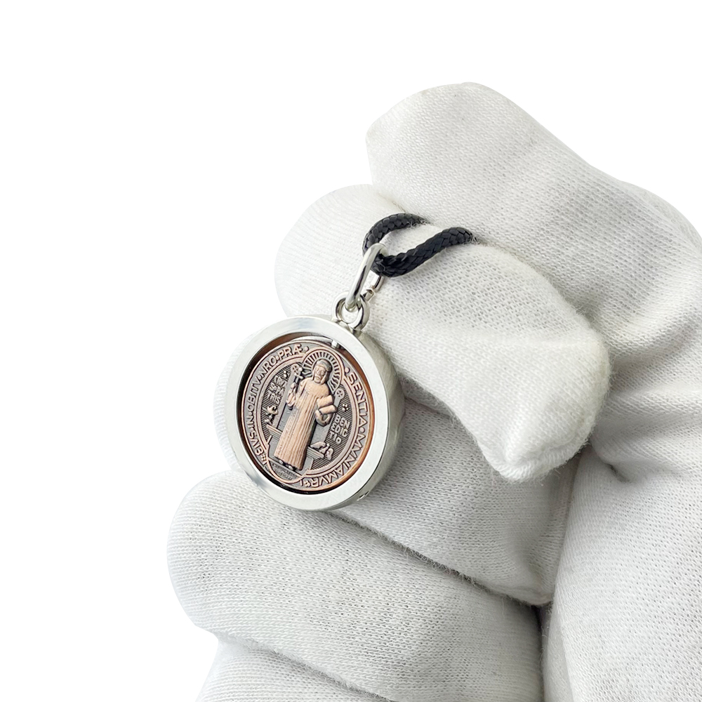 The Jewelry & Watches - Nuevo Collar con Medalla de San