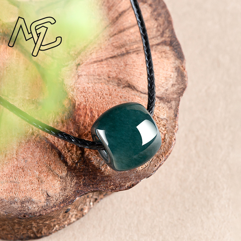 Colgante de Jadeíta Natural de - The Jewelry & Watches reseña y precio