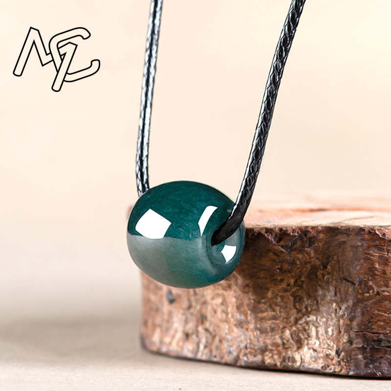 Colgante de Jadeíta Natural de - The Jewelry & Watches reseña y precio